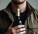 Бутылка алкоголя стоимостью более 7 тысяч рублей довела южносахалинца до уголовной статьи