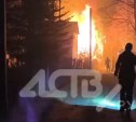 Огонь полностью охватил дом в СНТ на окраине Южно-Сахалинска