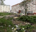 В военных городках Южно-Сахалинска неделями не вывозят мусор