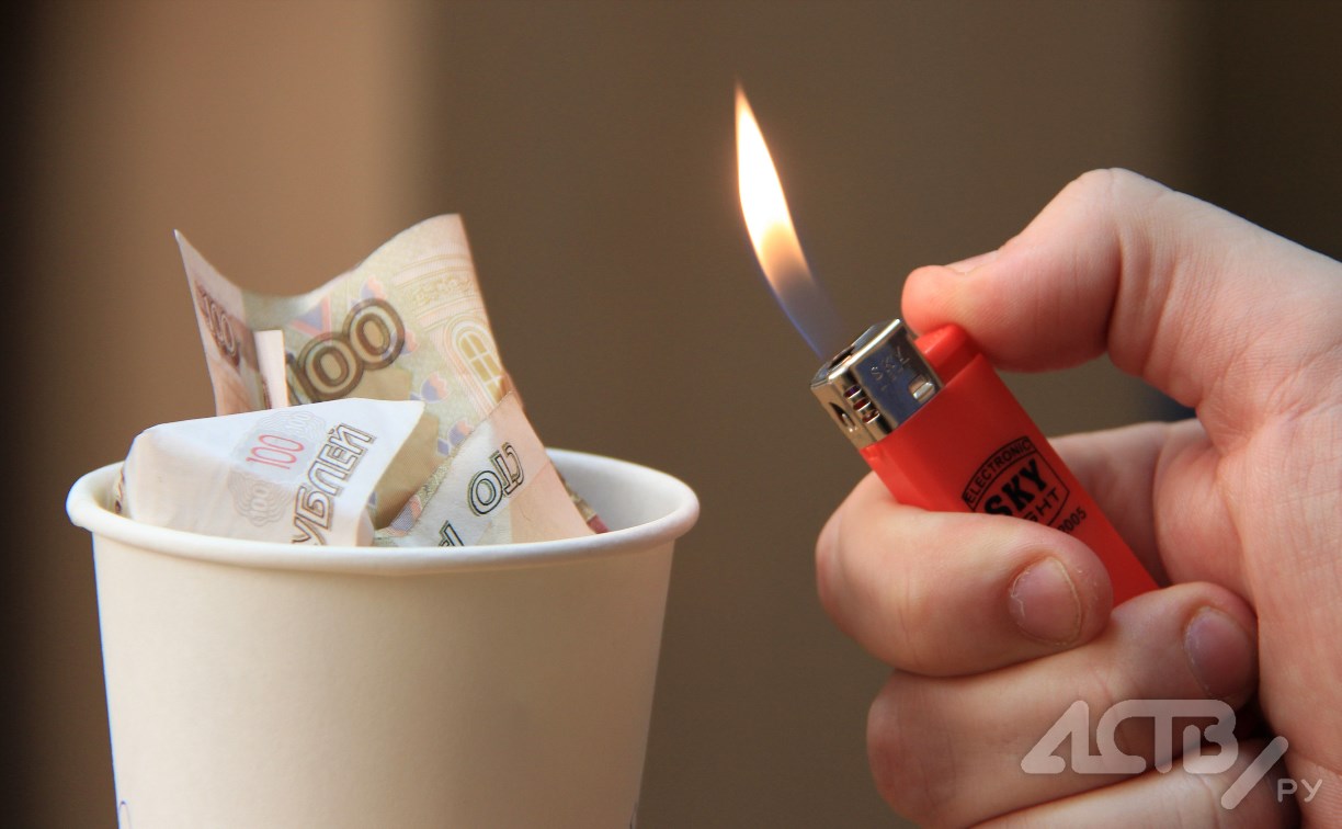 Сахалинка отправила мошенникам свыше 7,5 млн рублей, часть из которых взяла в кредит