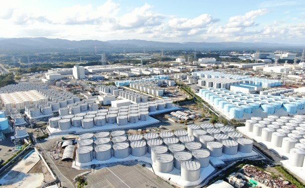 Япония начала сброс очищенной воды с АЭС "Фукусима-1"