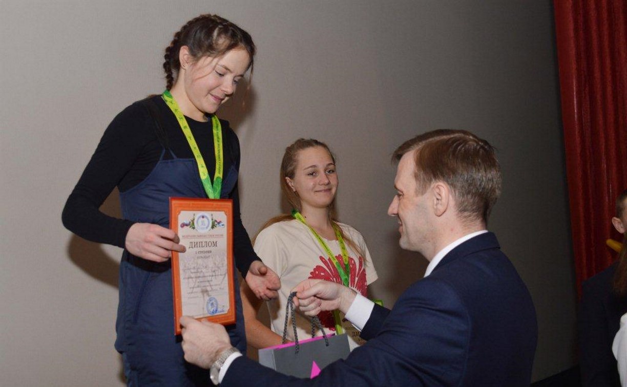  Победителей первенства ДФО по лыжным гонкам наградили в Южно-Сахалинске