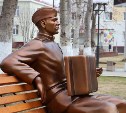 На площади Ленина в Корсакове установили скульптуру вернувшегося с войны солдата 