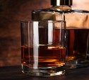 Житель Азербайджана привёз на Сахалин партию нелегального алкоголя на полмиллиона рублей