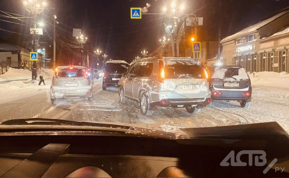 Не проснулись или "поскользнулись": сразу несколько ДТП произошло в Южно-Сахалинске утром 16 февраля