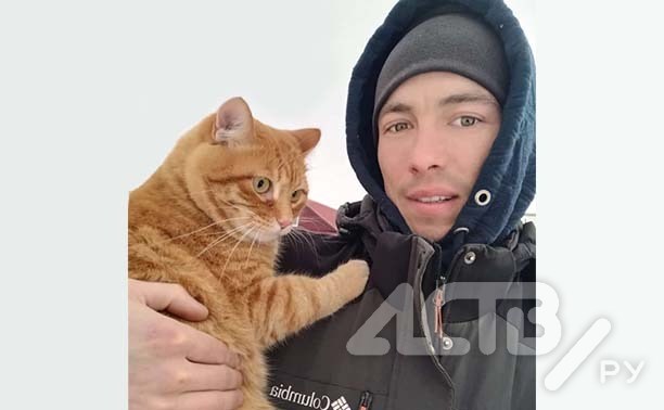 Сахалинский пожарный снял со столба кота, получив сообщение от друга из зоны СВО