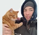 Сахалинский пожарный снял со столба кота, получив сообщение от друга из зоны СВО