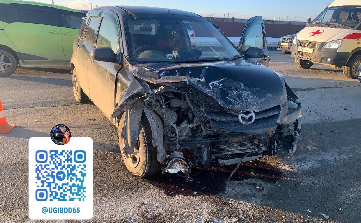 Пассажир хэтчбека пострадал в ДТП в Южно-Сахалинске