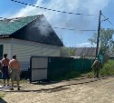 В Победино загорелся частный дом, на место прибыла мэр Смирныховского района