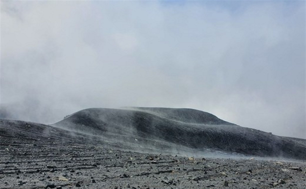 Состояние вулканов исследуют учёные на Курилах