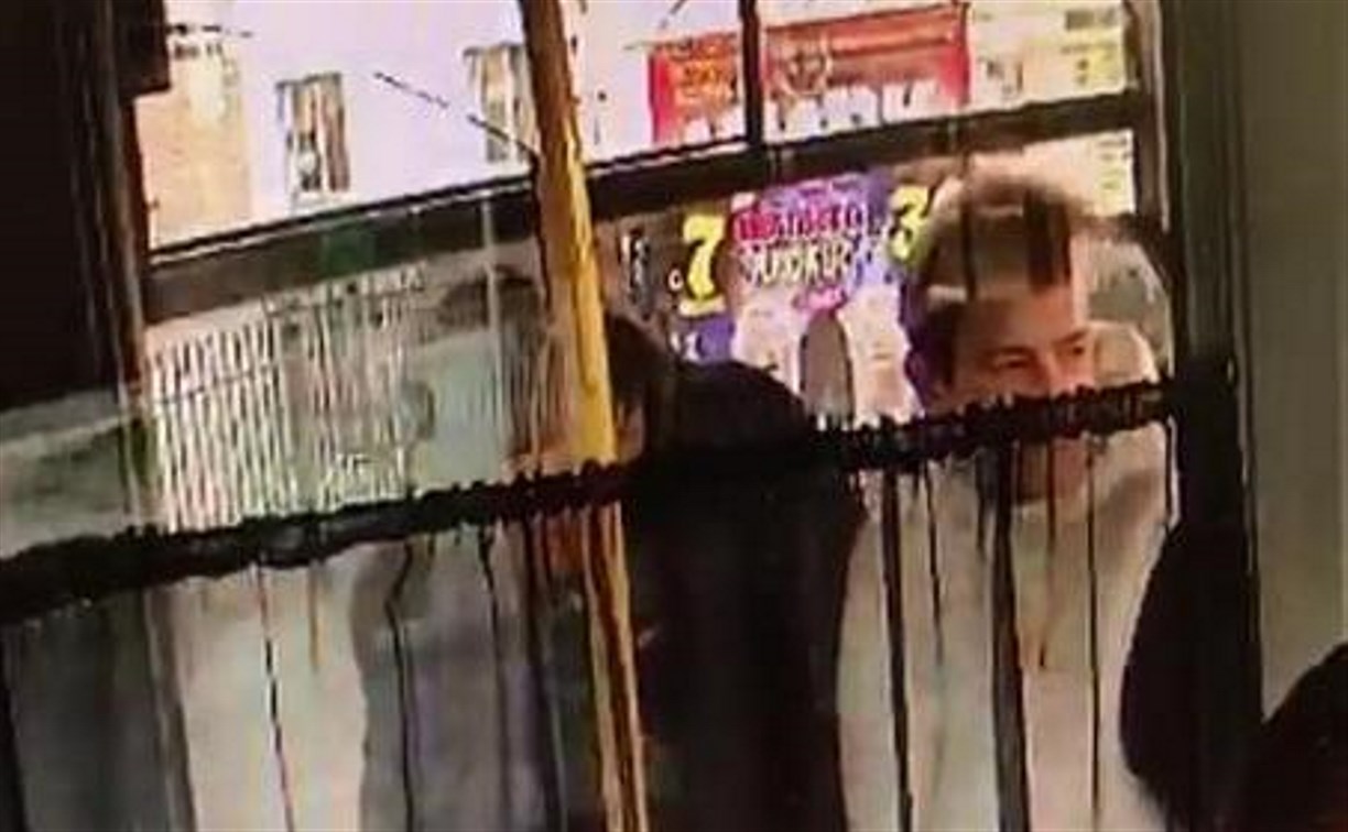Молодых сахалинцев, укравших сумку кондуктора, разыскивает полиция