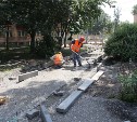 Рабочие не успевают отремонтировать два сквера Южно-Сахалинска