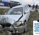 "Филдер" вылетел в кювет после удара о внедорожник в Южно-Сахалинске - пострадала пассажирка 