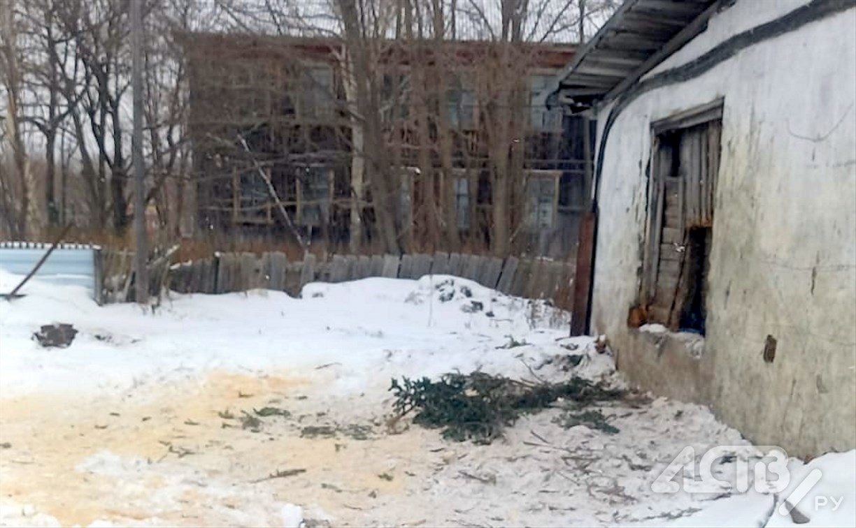 Жителям маленьких сёл на Сахалине нечем топить печи: аукцион на дрова ещё не провели 