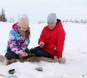 Зимний сезон рыбалки в разгаре: сахалинцы успели набрать горы корюшки