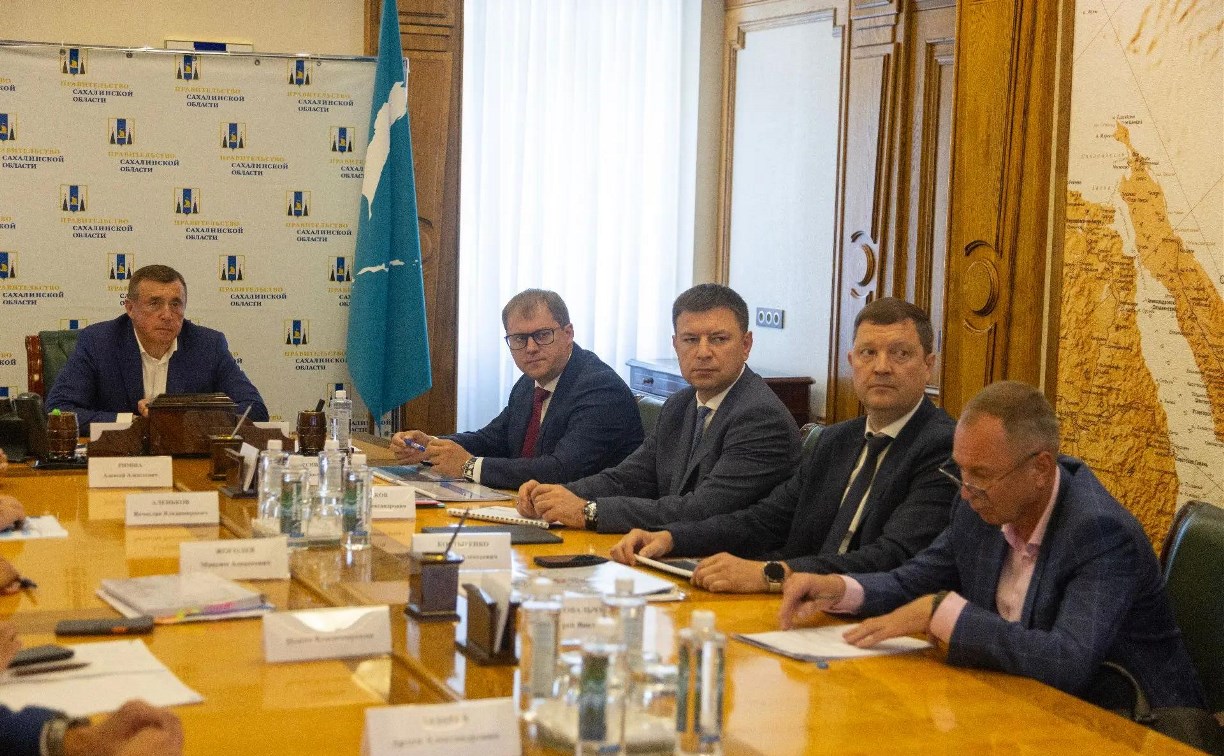 Губернатор Валерий Лимаренко провел встречу с заместителем генерального директора РЖД Иваном Колесниковым