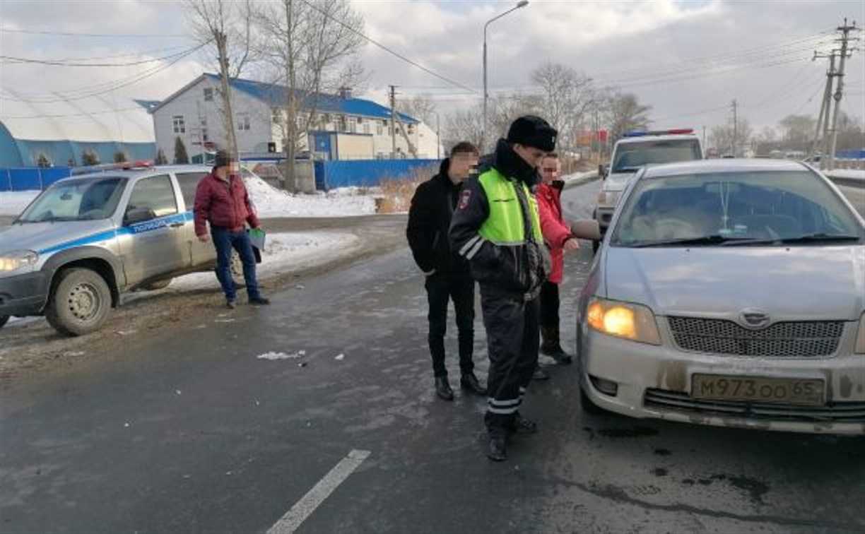Универсал сбил женщину на Холмском шоссе в Южно-Сахалинске