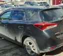  Неизвестный автомобиль столкнулся со стоящим хэтчбеком и скрылся с места ДТП в Южно-Сахалинске