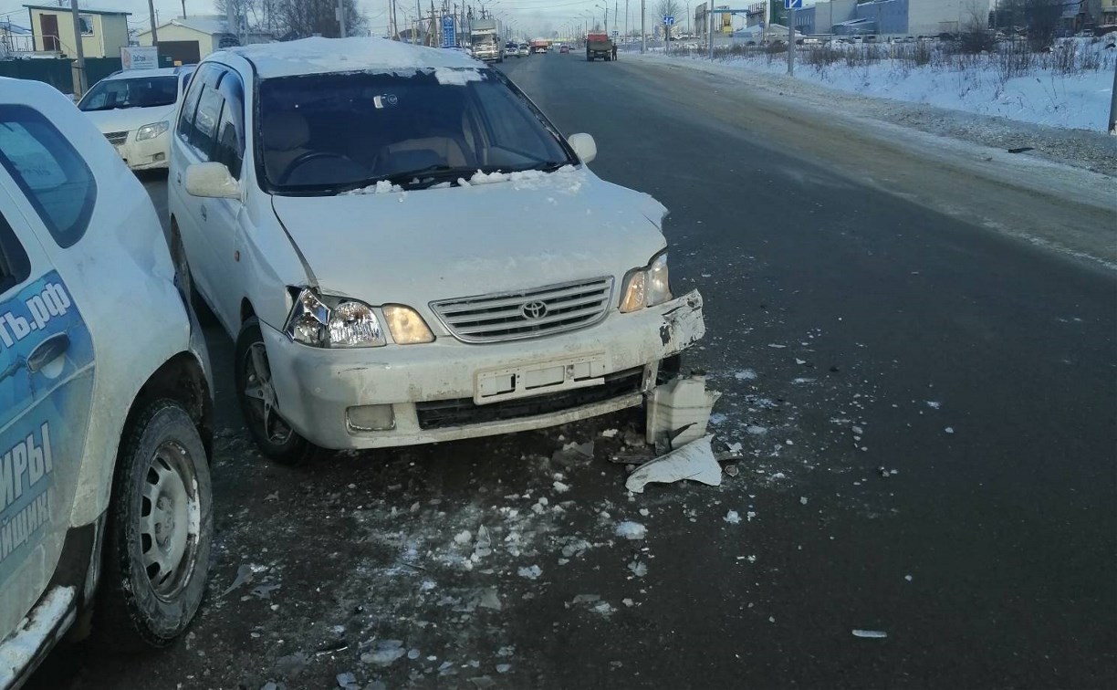 Очевидцев столкновения трёх автомобилей ищут в Южно-Сахалинске