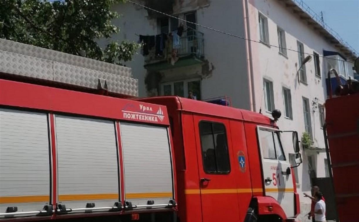 Пять человек эвакуировали из жилого дома в Аниве