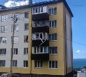 Окна выбило в многоэтажке во время взрыва газового баллона на Сахалине
