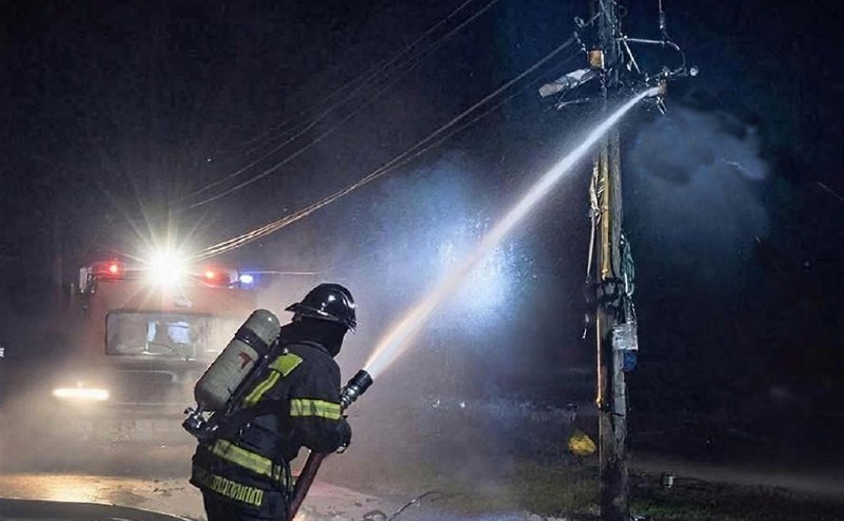 Опора ЛЭП горела в Углегорске