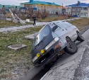 "Посадка" оказалась жёсткой: в Курильске автобус вылетел в канаву 
