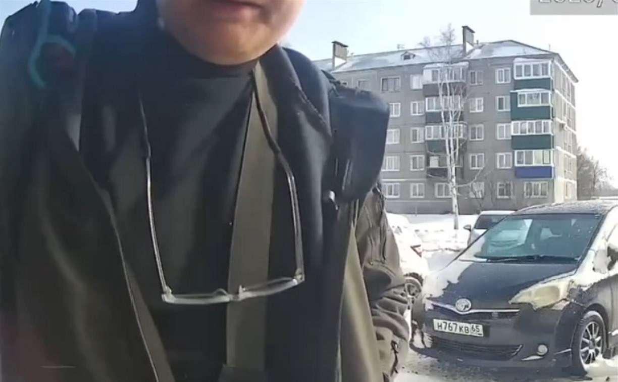 "Ломится в двери, пока дети одни": жителей Южно-Сахалинска встревожил неизвестный "сантехник"