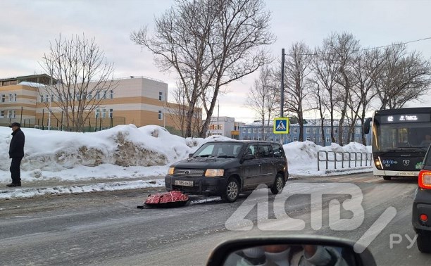 В Луговом девочка попала под машину: с места ДТП её увезли в больницу