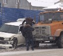 ЗИЛ придавил Subaru Forester в Южно-Сахалинске
