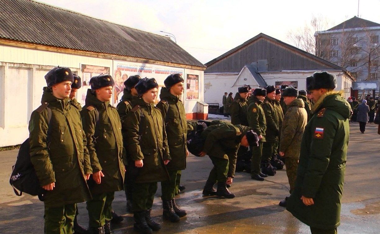Первую группу сахалинских солдат-срочников отправили к месту несения службы