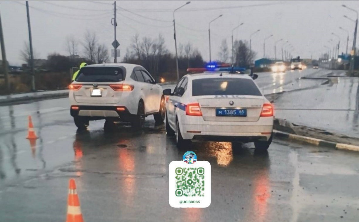 Очевидцев наезда кроссовера на пешехода ищут в Южно-Сахалинске