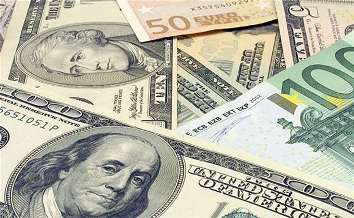 Курс доллара вырос до 72 рублей, евро - 82