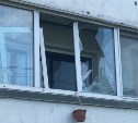 После разрыва Toyota Mark II в Южно-Сахалинске в двух квартирах вынесло окна