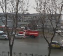 Спецслужбы Южно-Сахалинска окружили остановку у рынка "Техник"