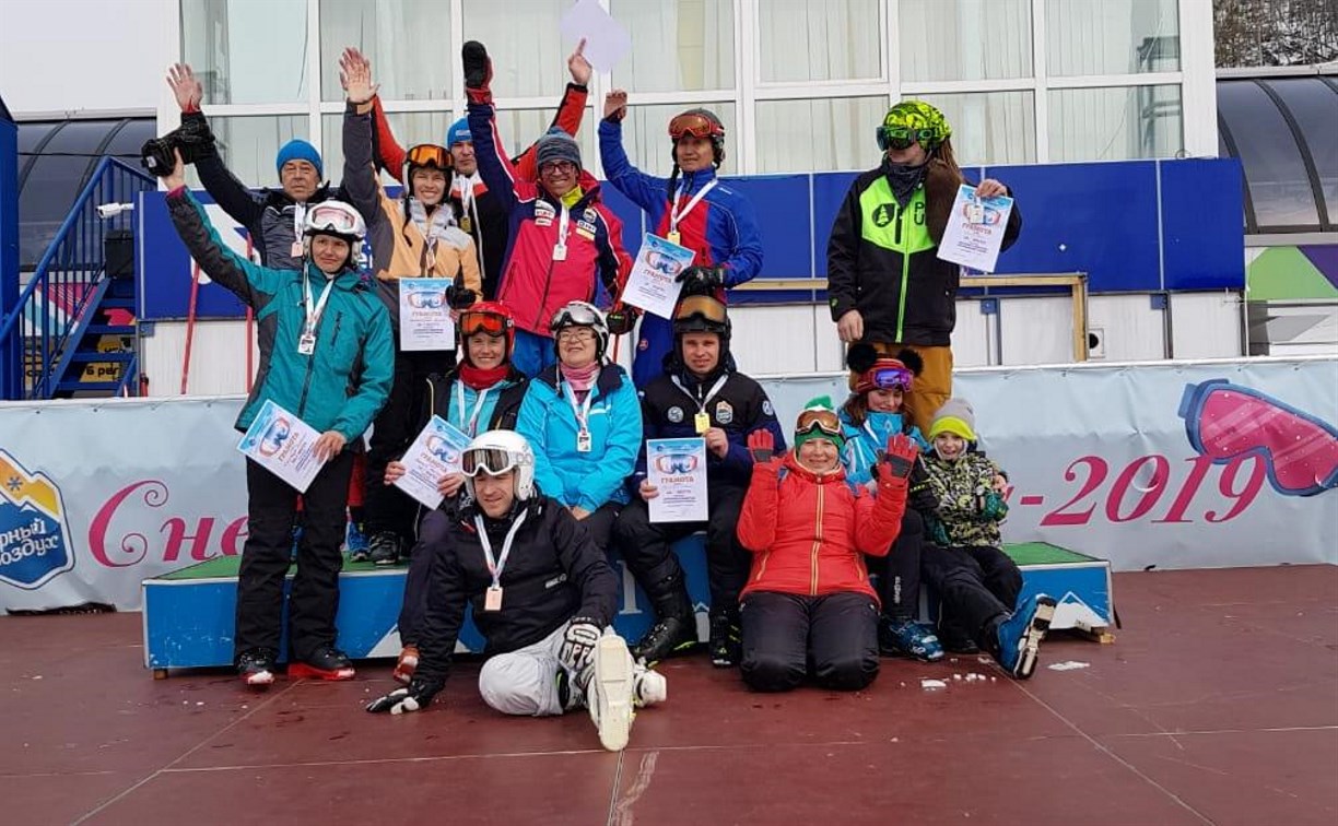 Сахалинские ветераны и любители спорта устроили соревнования по горным лыжам