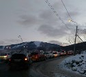 Новый светофор в Южно-Сахалинске  стал поводом огромной пробки