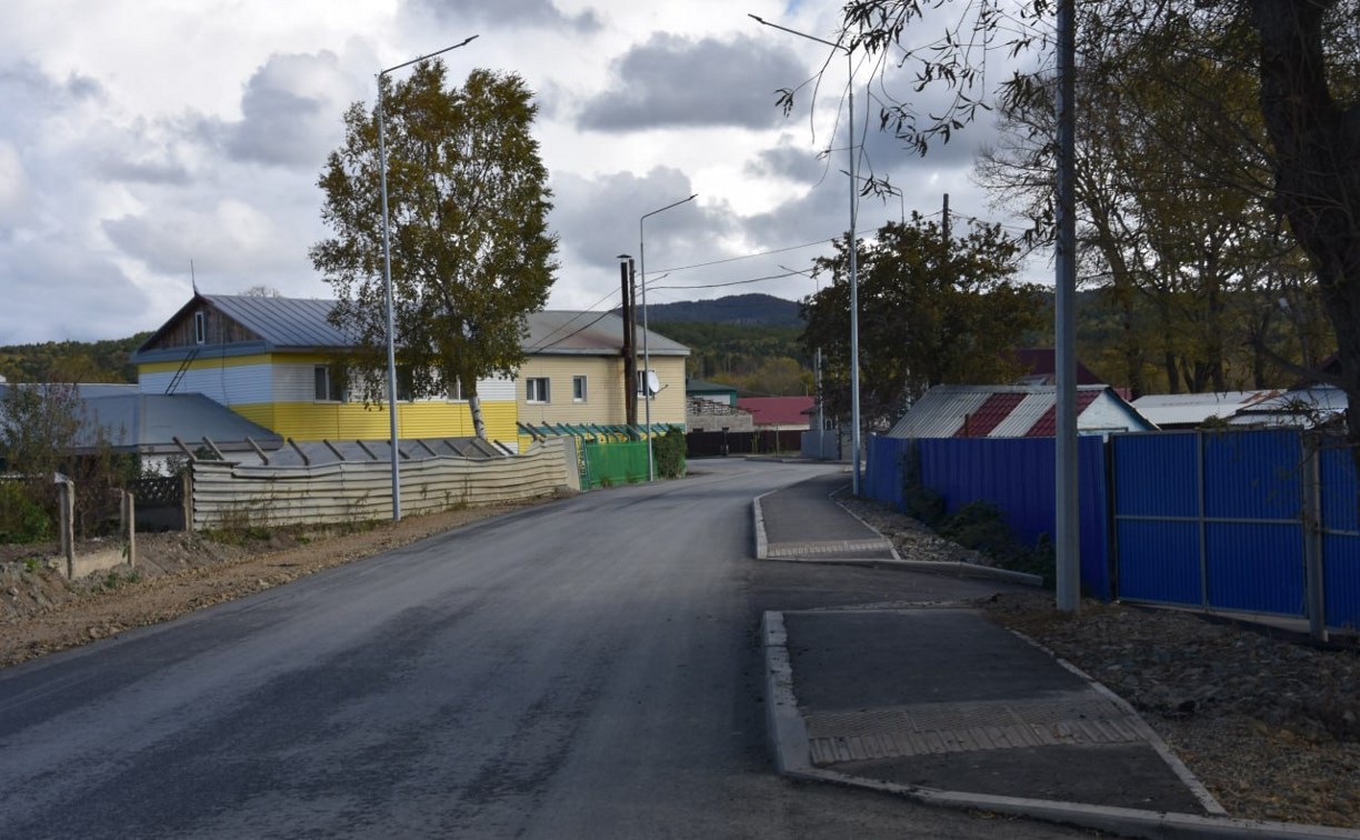 В Долинске завершается ремонт участков улиц Вилкова и Лермонтова