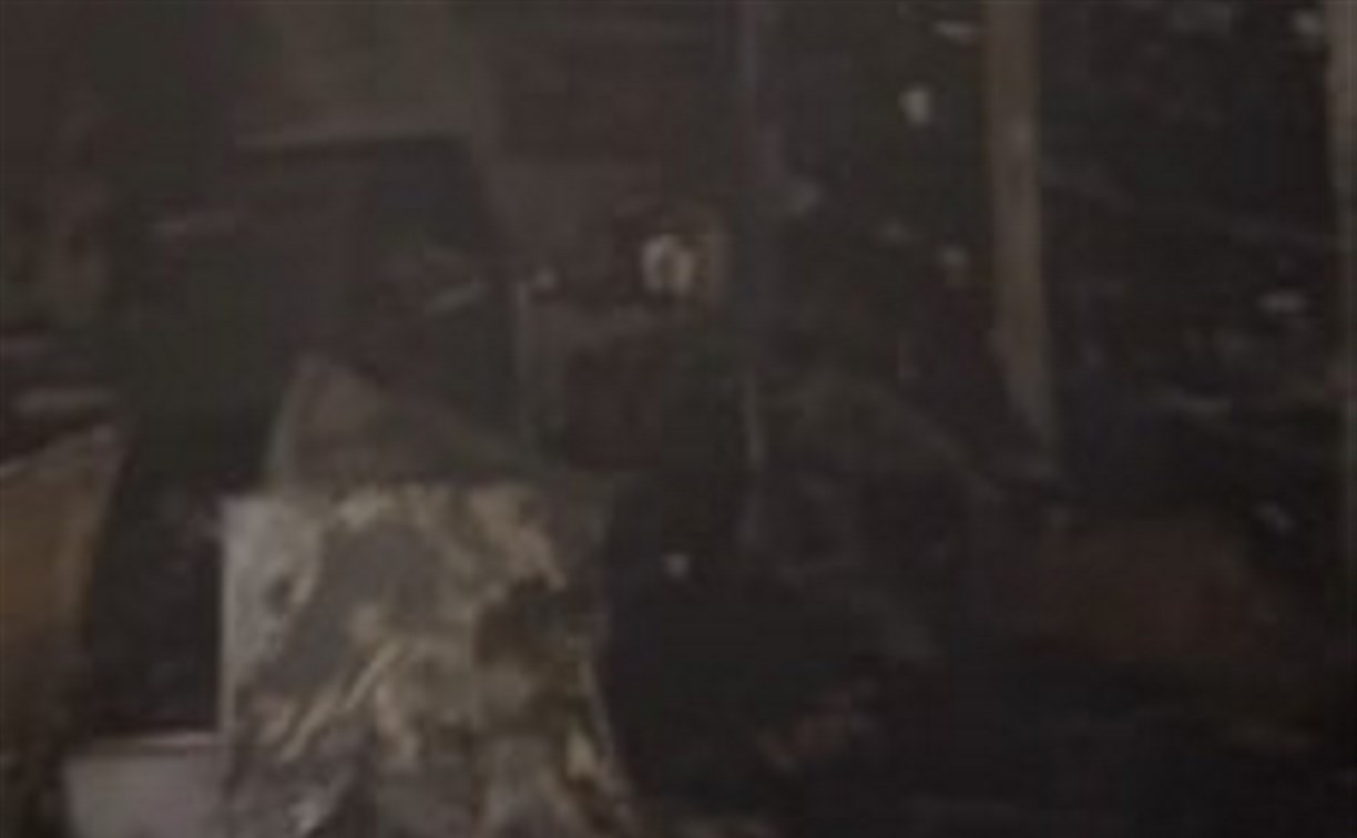 Пожар полыхал в торговом центре в Южно-Сахалинске - последствия попали на видео