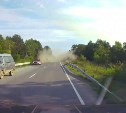 Появилось видео мощного столкновения внедорожника и микроавтобуса на анивской трассе