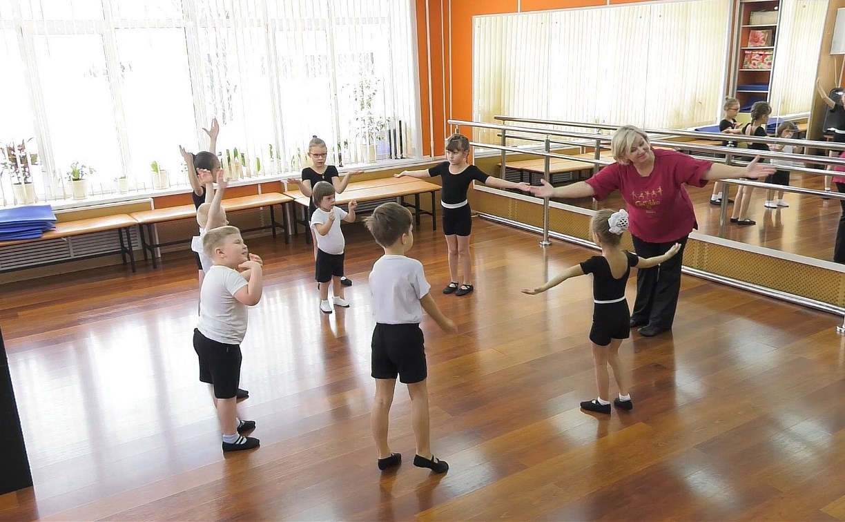 Сахалинских детей-инвалидов начали учить танцам 