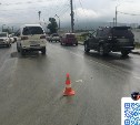 Мужчина выбежал на дорогу и попал под микроавтобус в Южно-Сахалинске