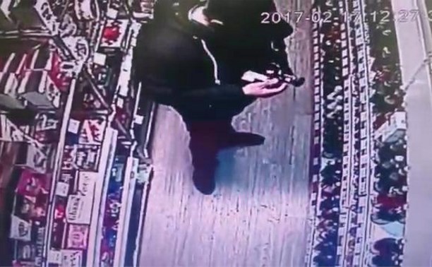 Дорогой коньяк украл мужчина в одном из магазинов Южно-Сахалинска 