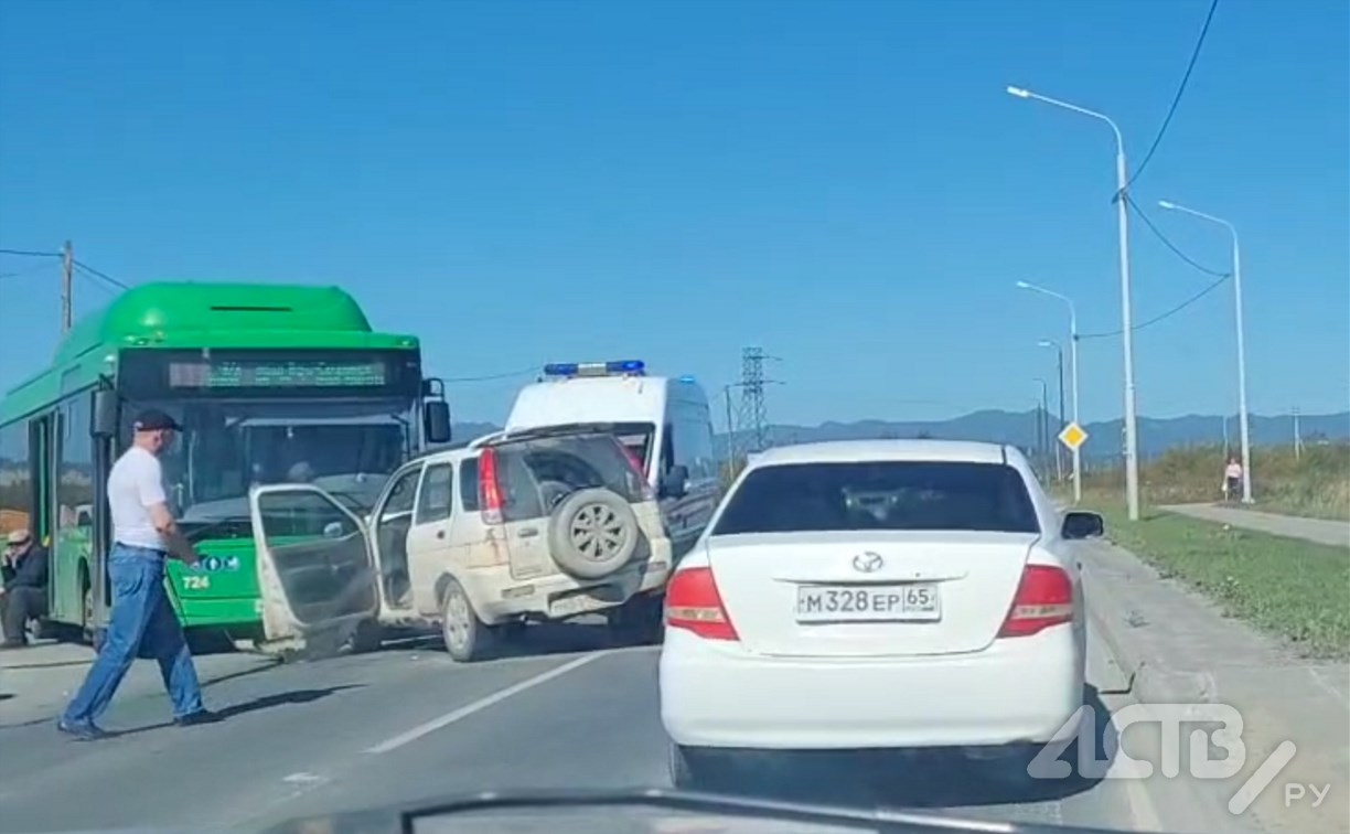 ДТП с пассажирским автобусом произошло в Новотроицком — пострадал человек
