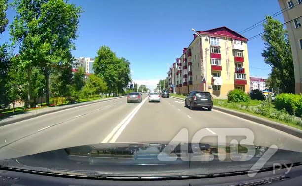 Любитель встречки: водитель легковушки в Южно-Сахалинске дважды грубо нарушил ПДД