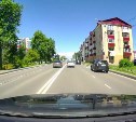 Любитель встречки: водитель легковушки в Южно-Сахалинске дважды грубо нарушил ПДД