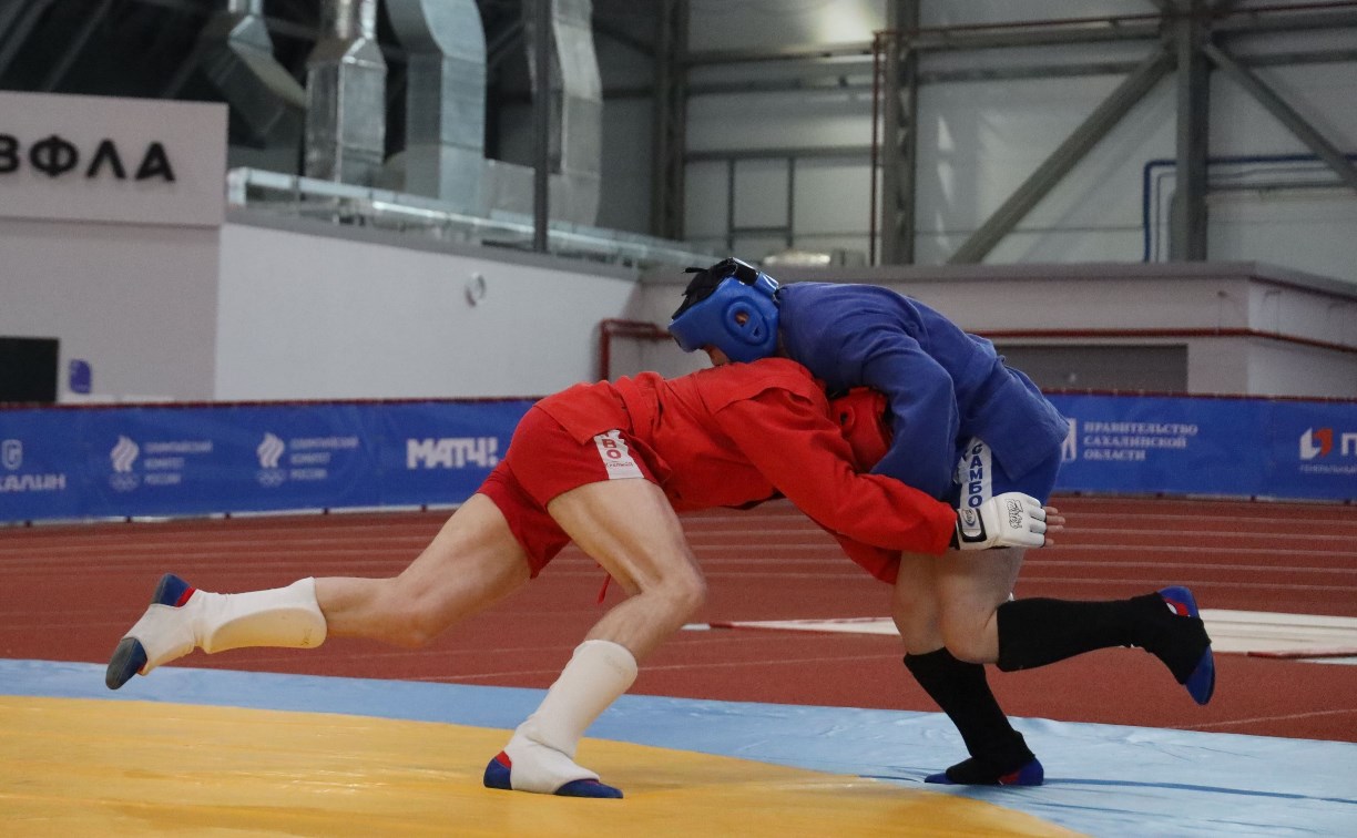 Сахалинские самбисты определили сильнейших на Кубке Росгвардии