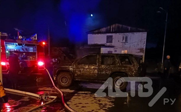 Гараж загорелся в селе Холмского района