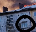 Очевидцы: в горящем доме в Смирных остались дети