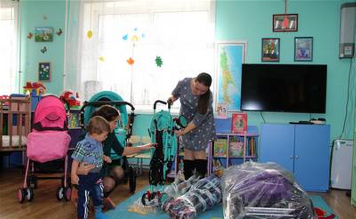 Бесплатным прокатом детских колясок воспользовались более 100 сахалинских семей